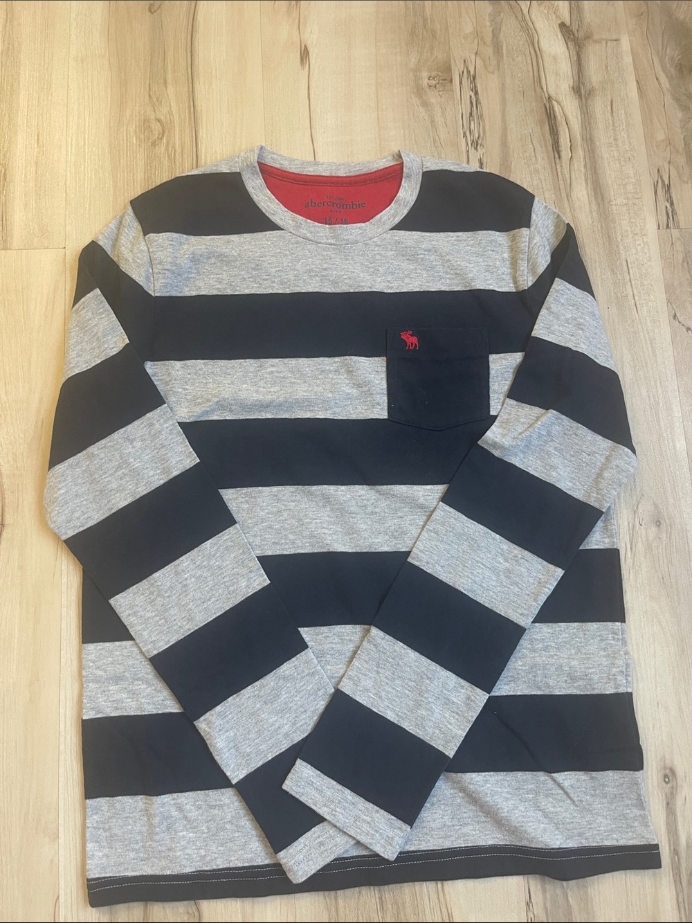 Abercrombie & Fitch Men’s Black and Gray Striped Long-Sleeve Pocket Tee